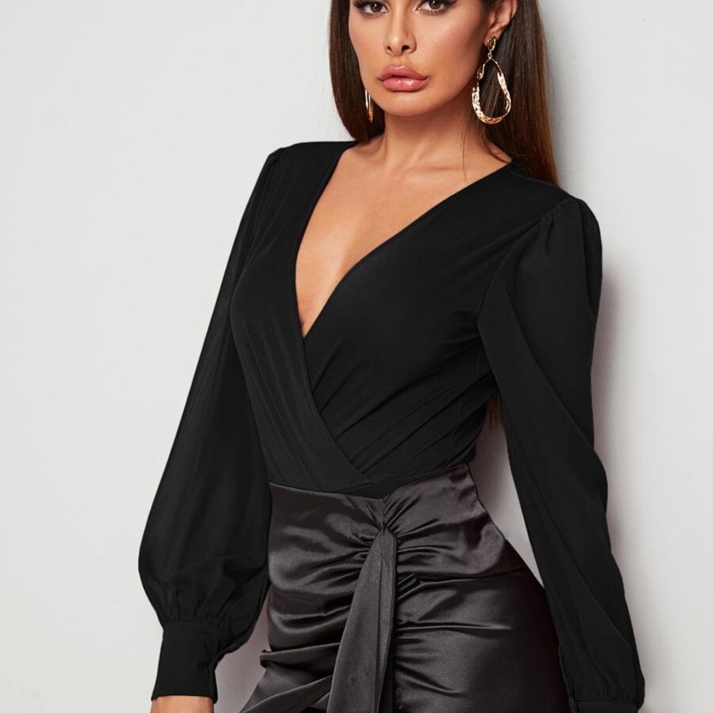 Black vneck overlap wide sleeve bodysuit - Picture 2 of 6